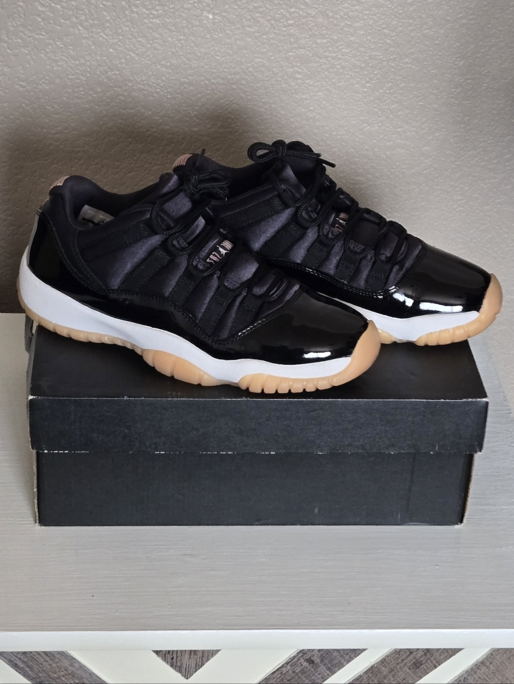 MAKE OFFER Jordan 11 Bleached Coral Low-Top